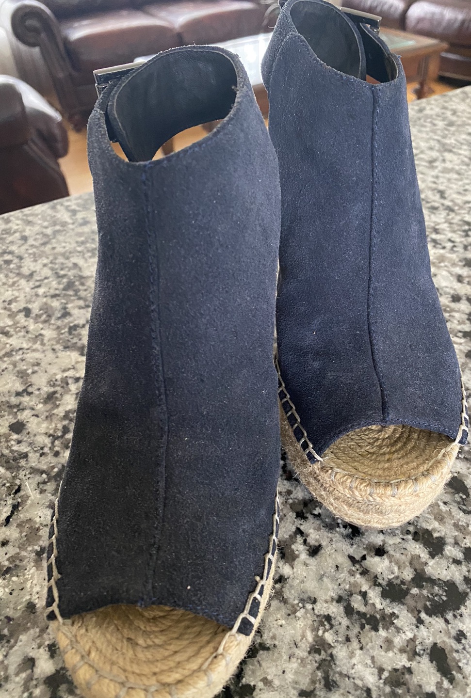 Kenneth Cole Blue suede and black leather pumps size 5. image indicator(4)