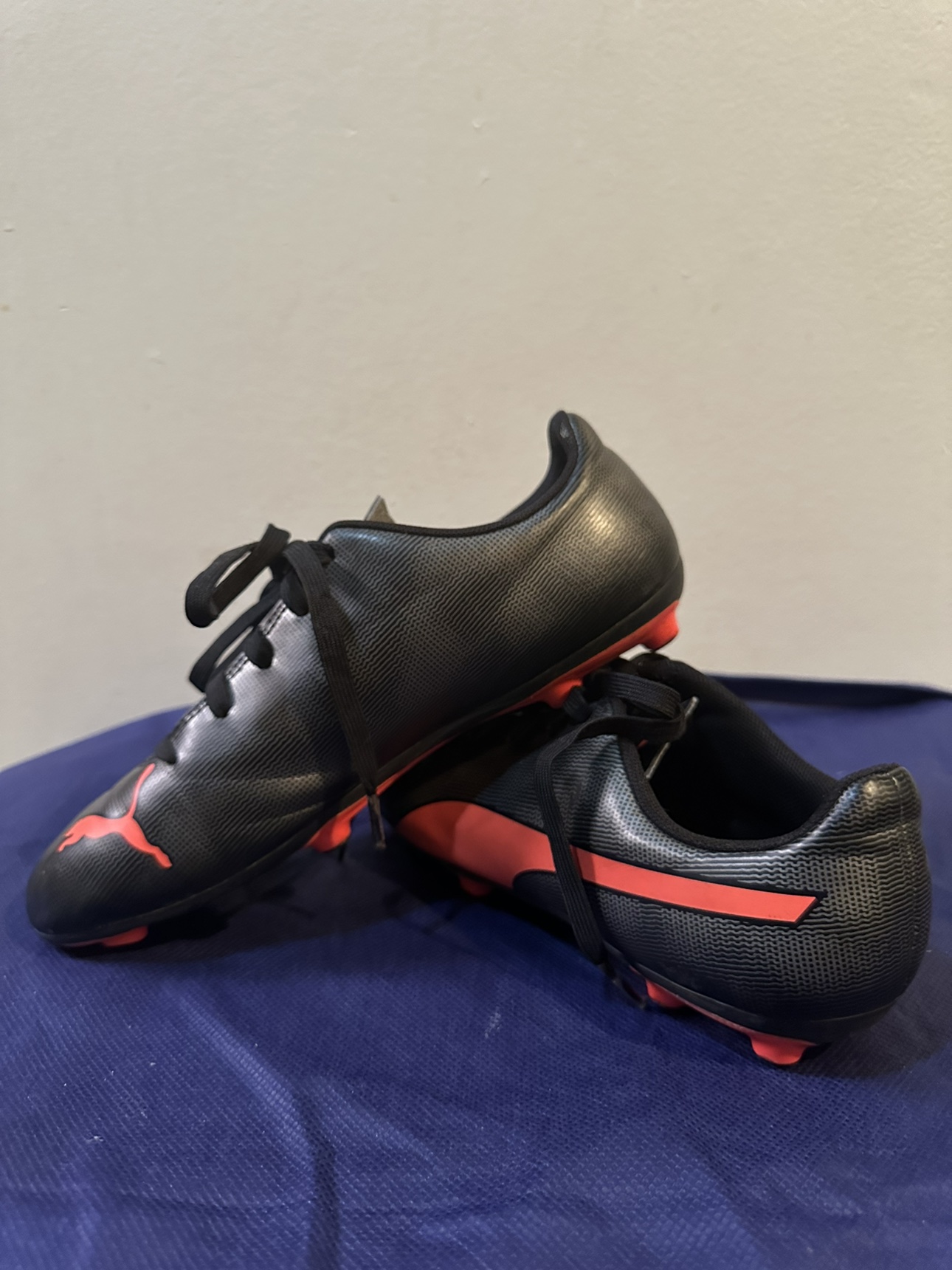 Kids Soccer shoes size 4 - photo 2