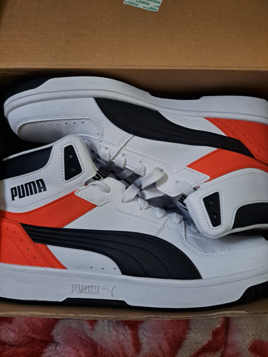 clothes and shoes. image indicator(3)