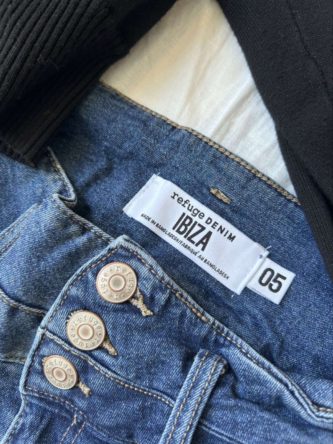 Full outfit #2 image indicator(2)