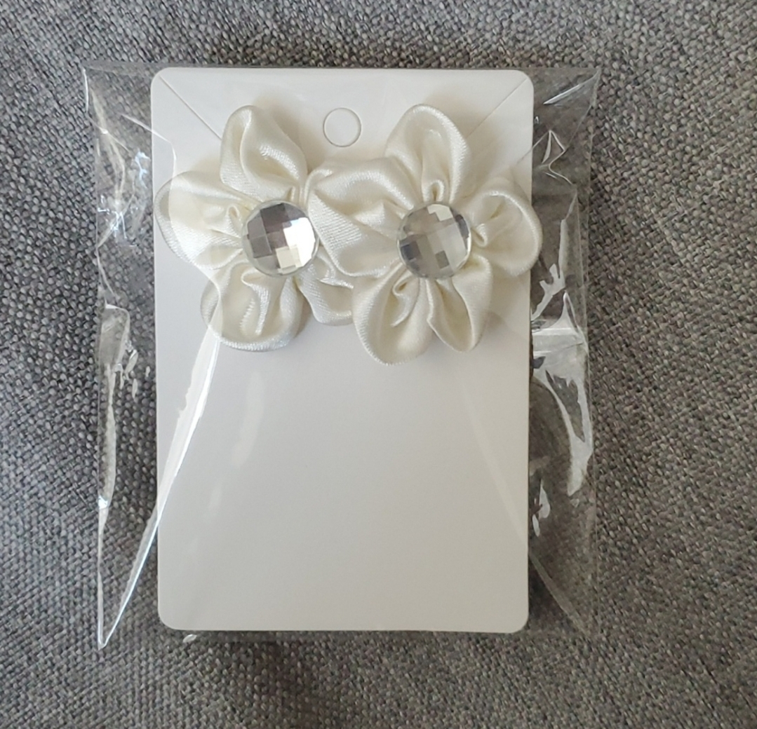 Brand New White Satin Fabric Flowers Earrings image indicator(2)