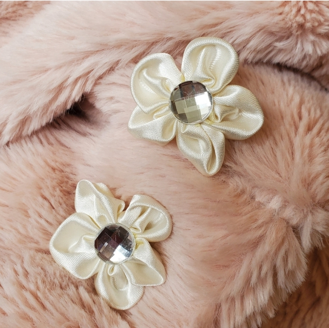 Brand New White Satin Fabric Flowers Earrings image indicator(3)