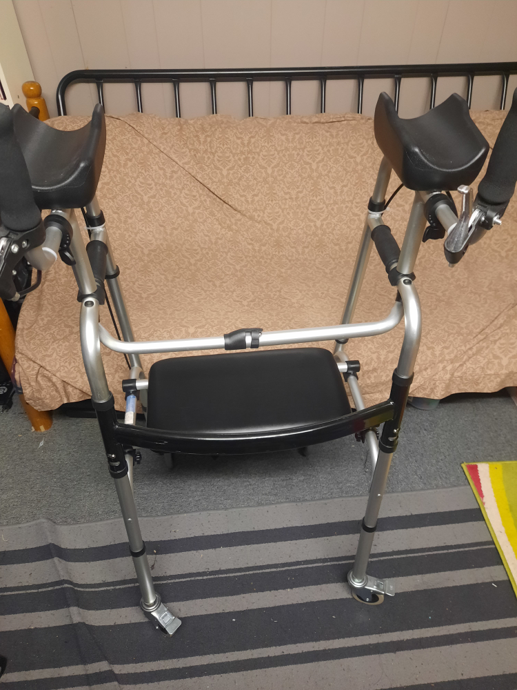 Upright Walker, Lightweight Aluminum Alloy with seat, foldable image indicator(7)