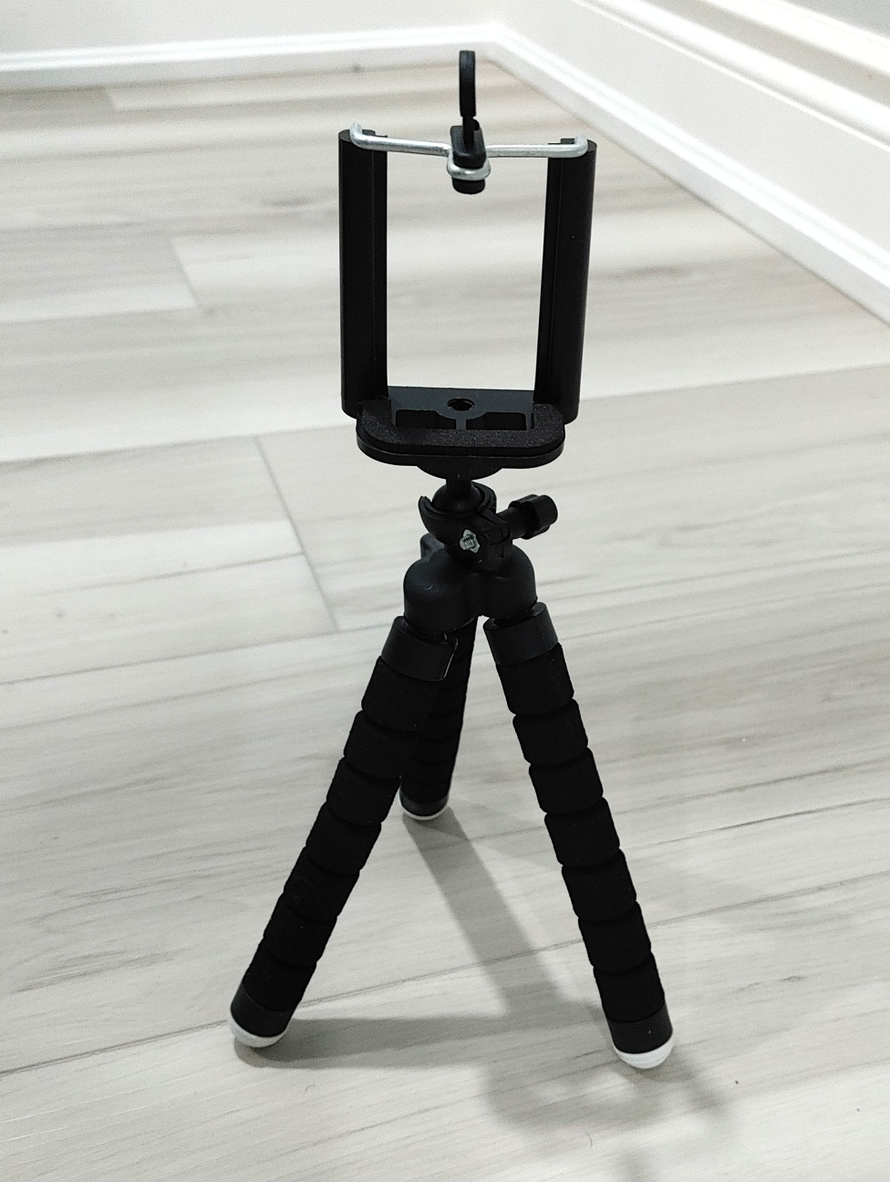 Cell phone tripod #freecycle thumbnail