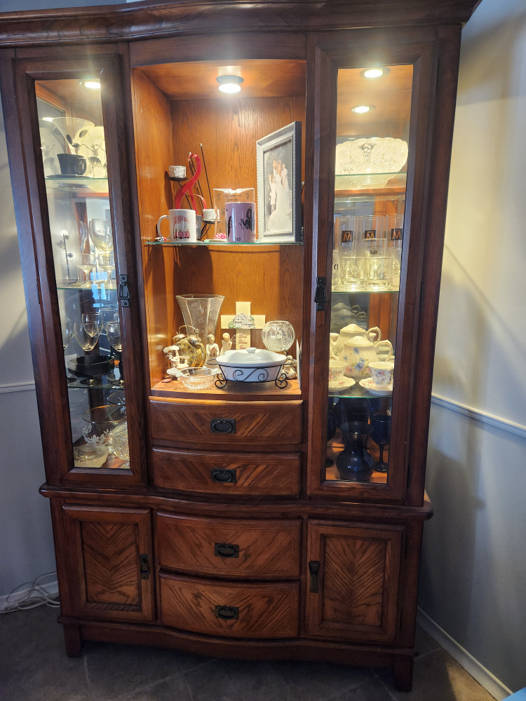 Dining Room Table and Hutch . 6 chairs - photo 2