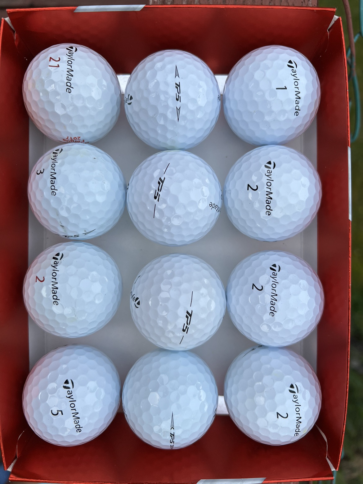 TP5 TaylorMade golf balls (1 dozen)