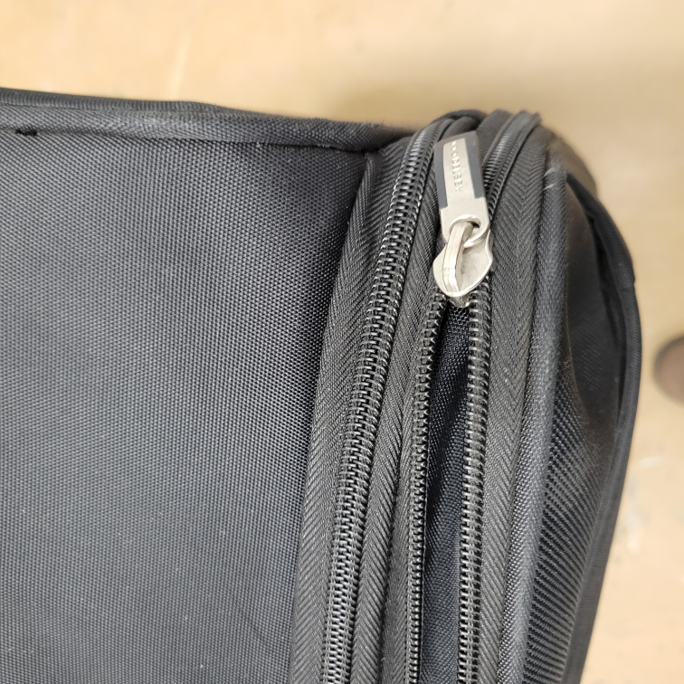 Delsey Luggage image indicator(2)