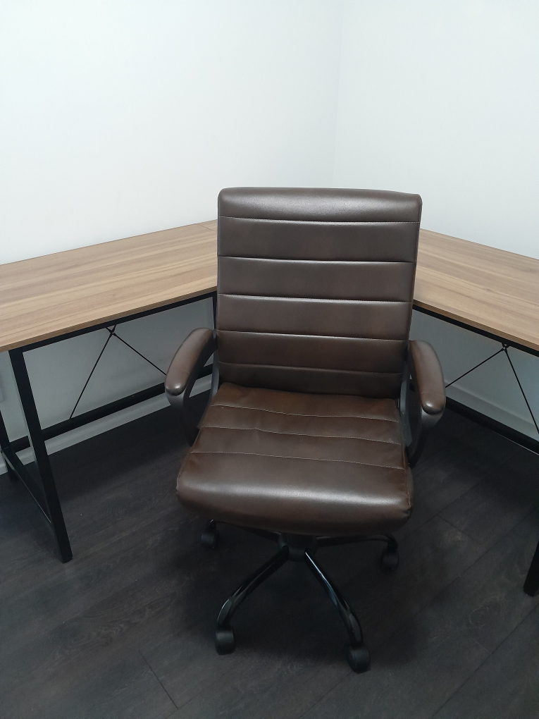 L shaped computer set with chair - photo 2