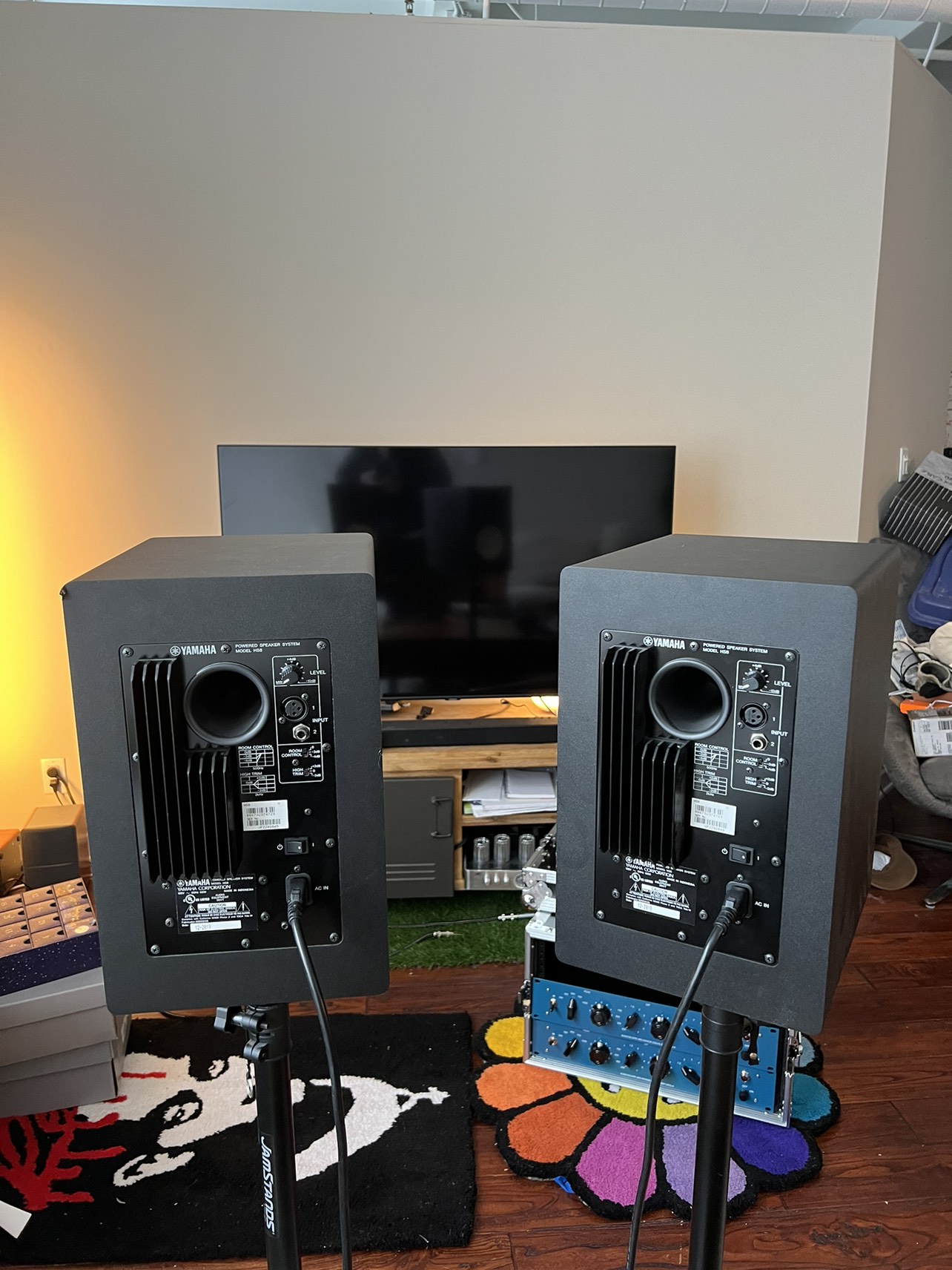 2 Yamaha HS8s with stands - photo 3