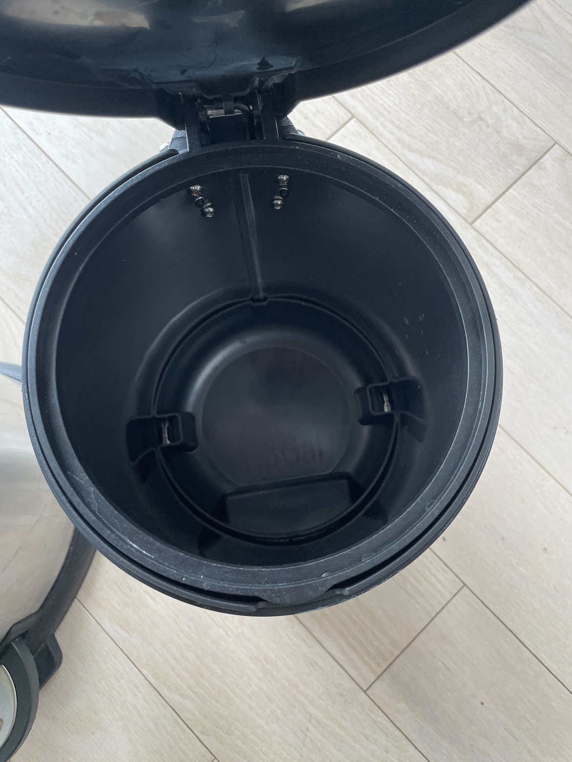 3 Garbage cans image indicator(3)