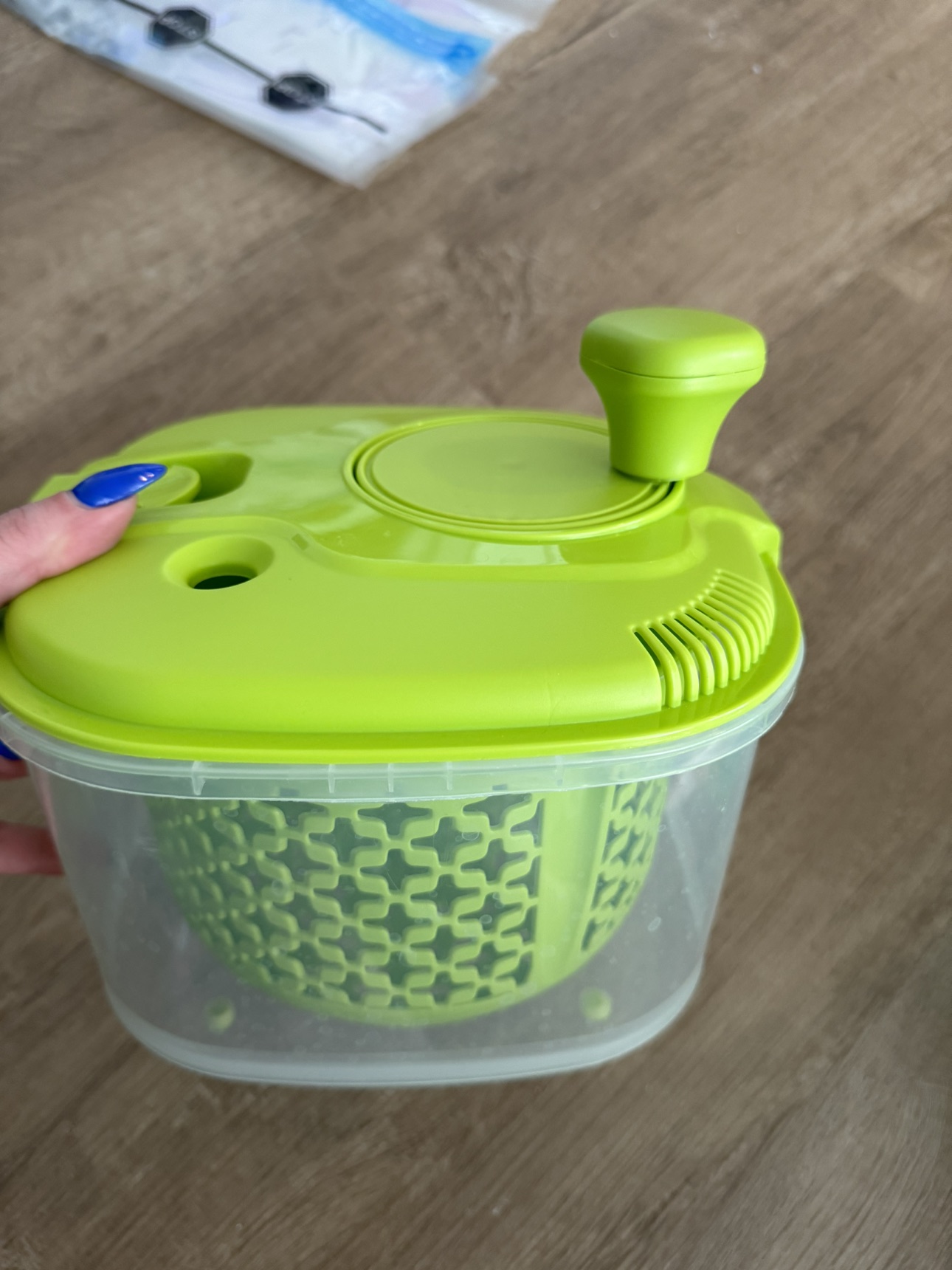 Mid-size salad spinner thumbnail