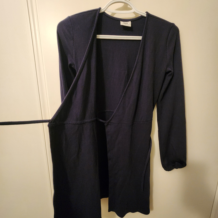 Aritzia Sunday Best Wrap Dress - photo 4