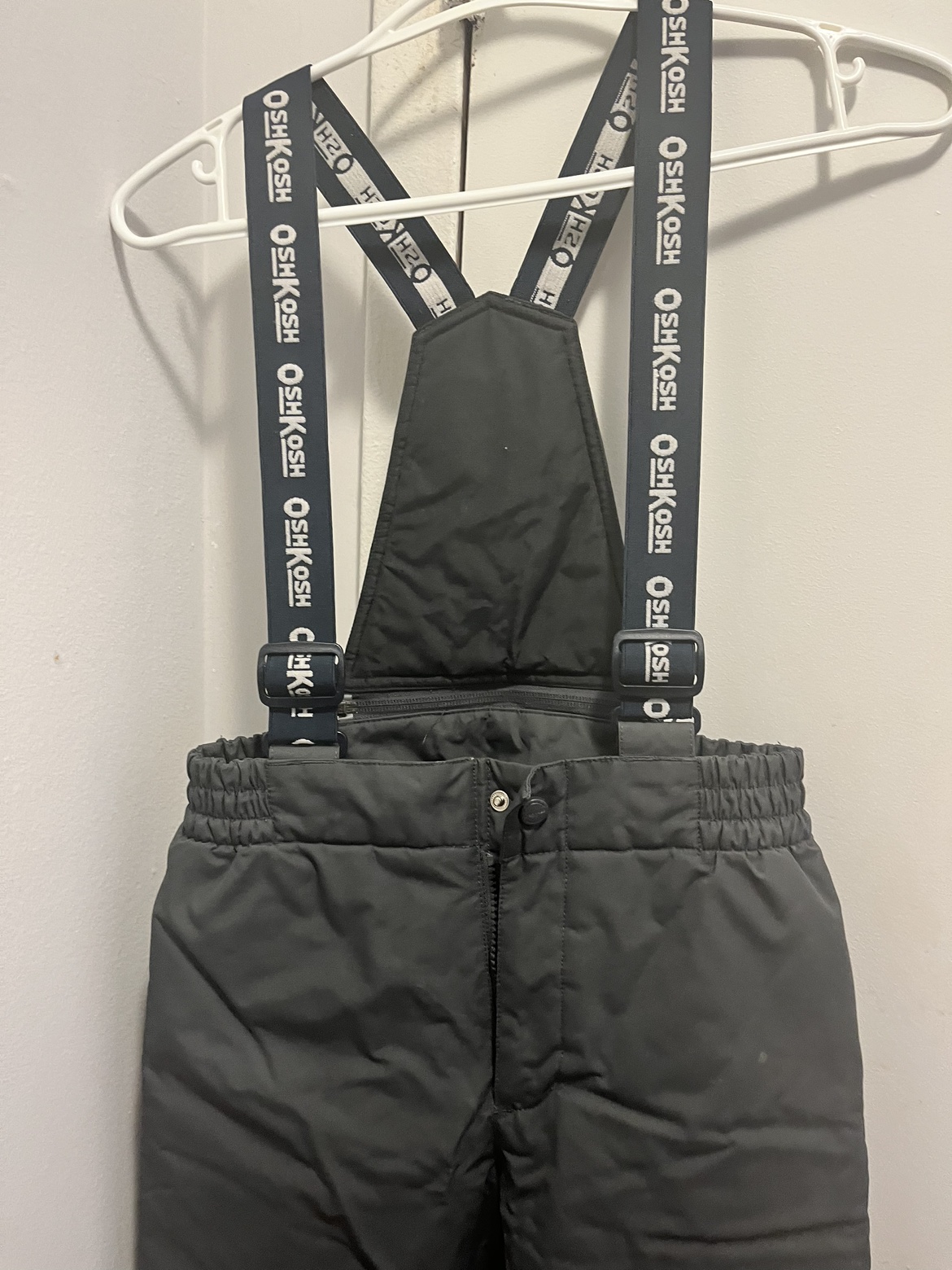 Winter jacket and snow pants image indicator(4)