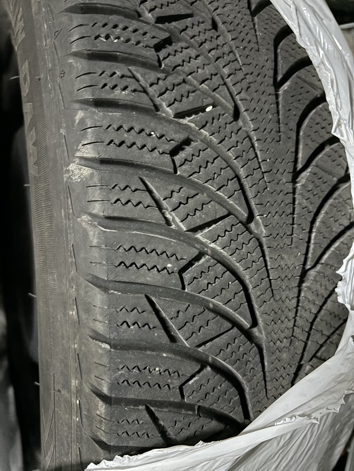 4x Winter tires with steel  rims  205/60R 16 Radial - photo 5