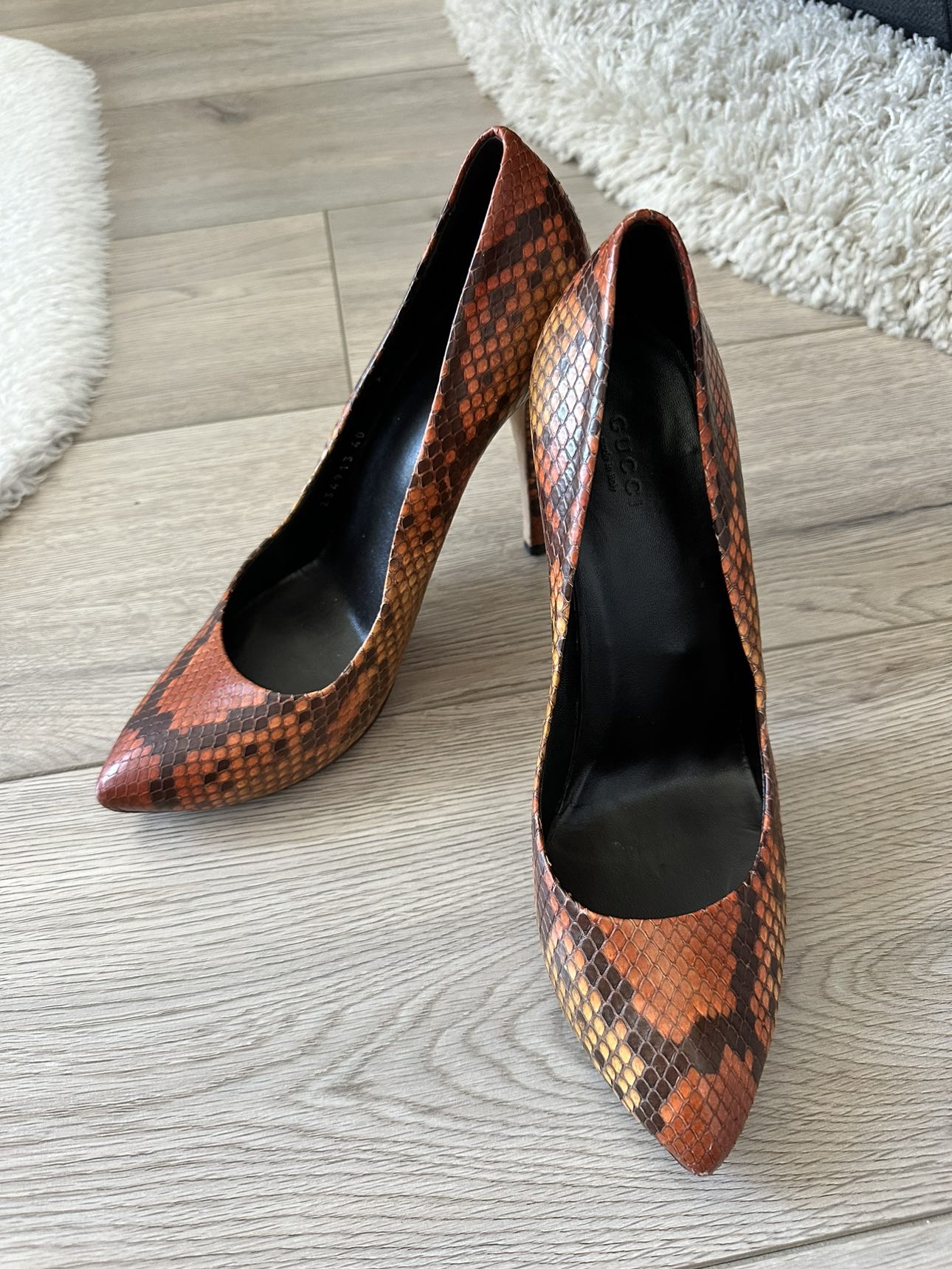 Authentic GUCCI  heels thumbnail