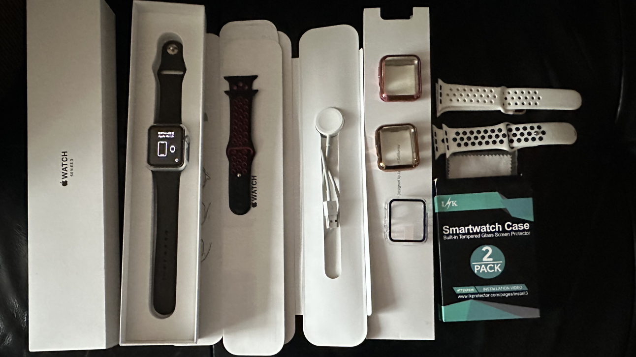 Apple watch series 3. 42mm Silver Aluminum (GPS) - photo 2