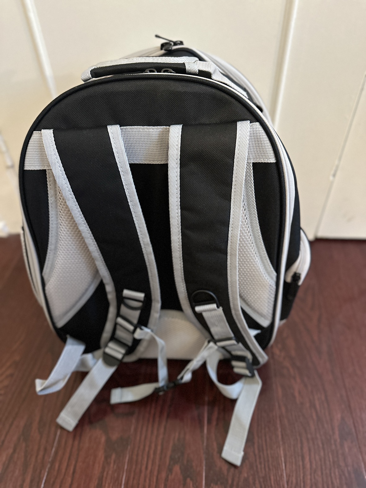 Pet Carrier backpack- extendable image indicator(2)