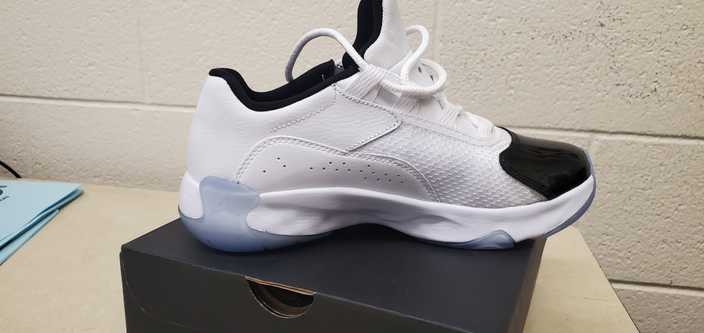 Jordan 11 and Legacy Size 7 image indicator(7)