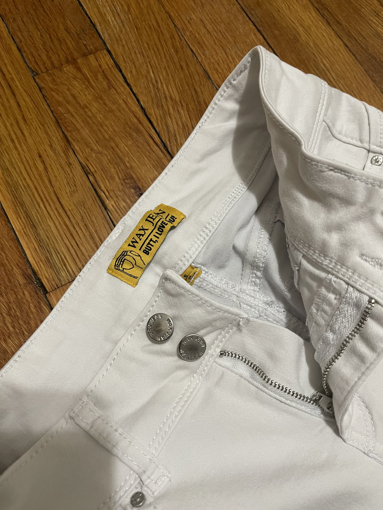 White Jean image indicator(3)