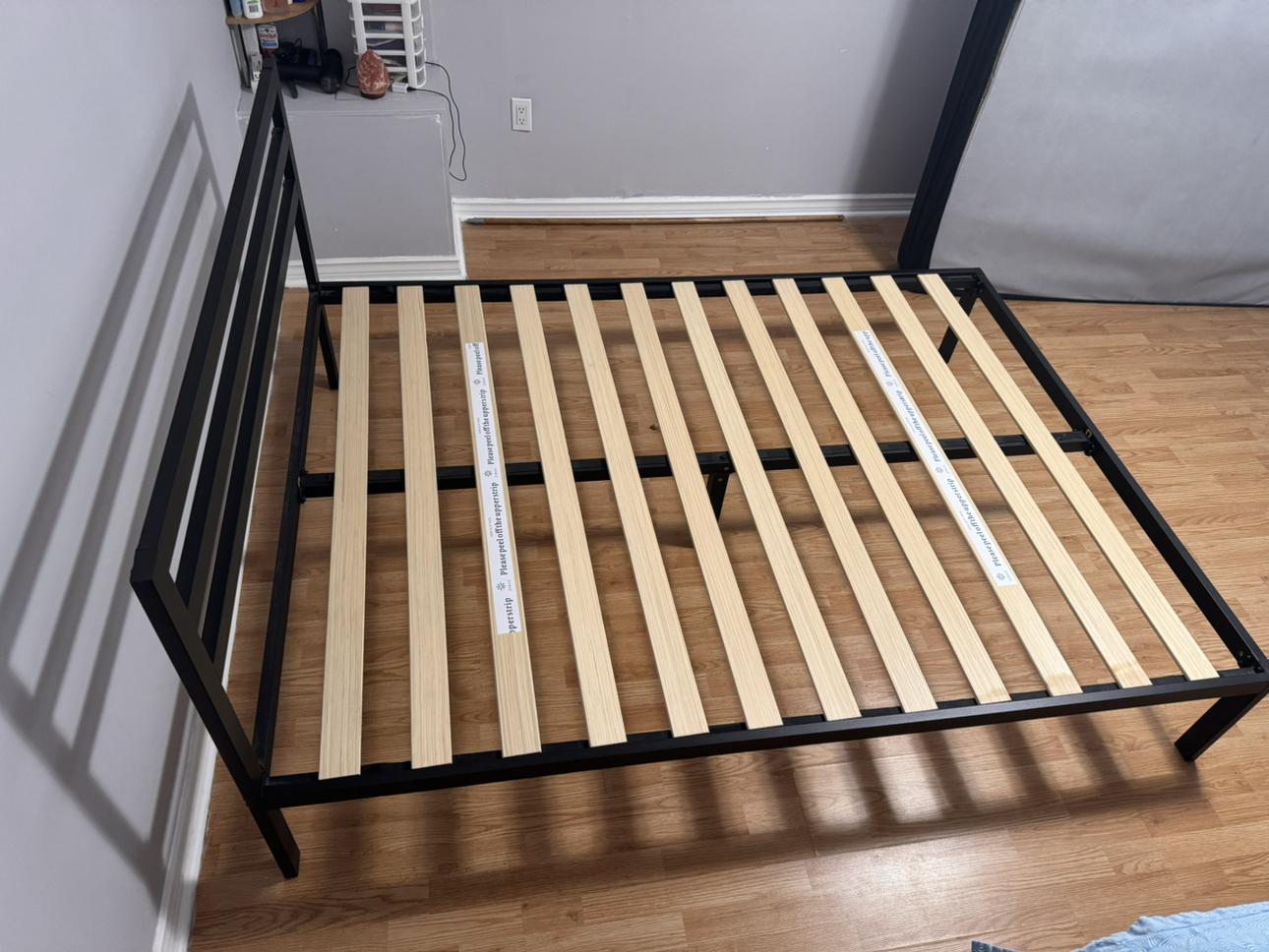 Moving Sale - Queen size bed frame with headboard - photo 4