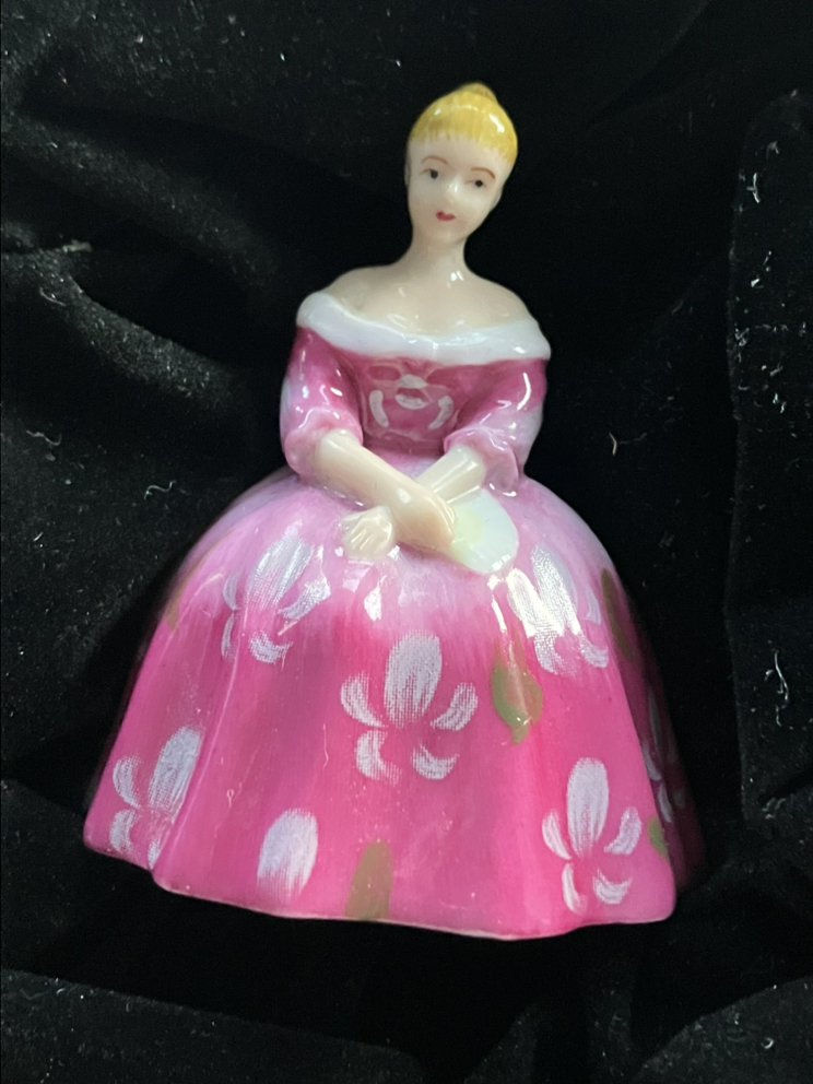 Royal Doulton Victoria Miniature Ladies Figurine 2003 - photo 2