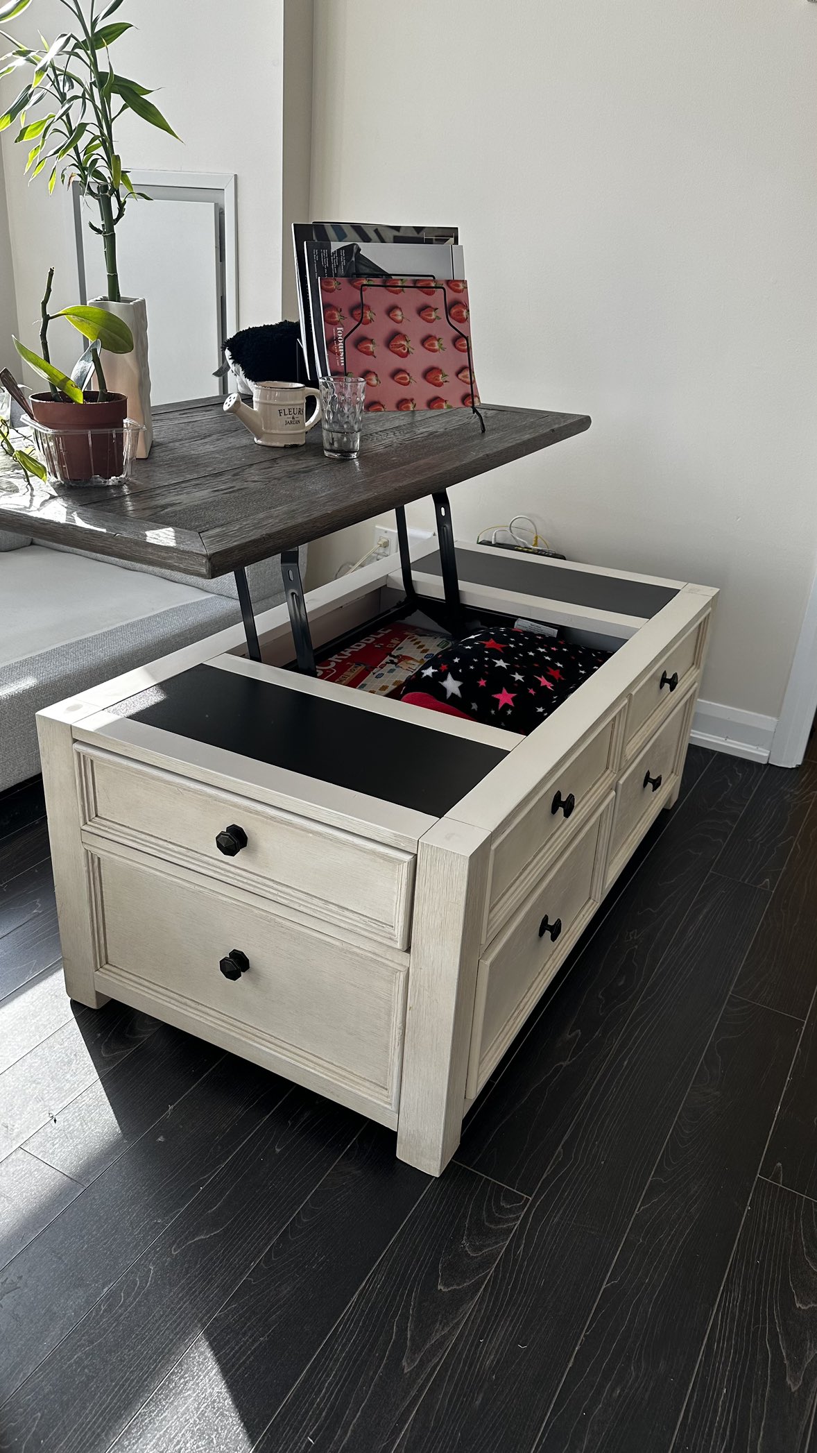 Coffee table with lift top/drawers barn/farm house inspired image indicator(3)