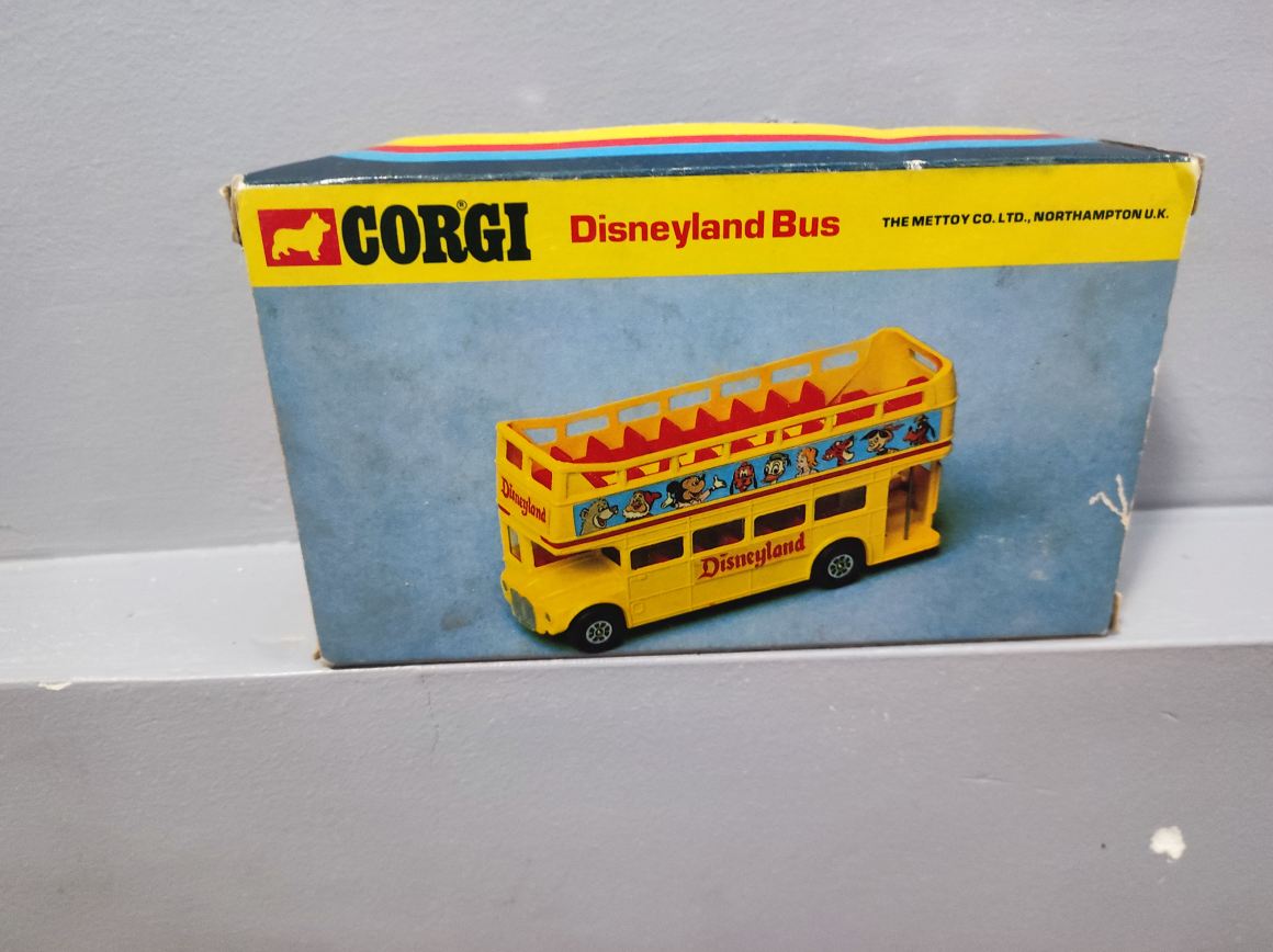Corgi Disneyland Bus #470 image indicator(2)