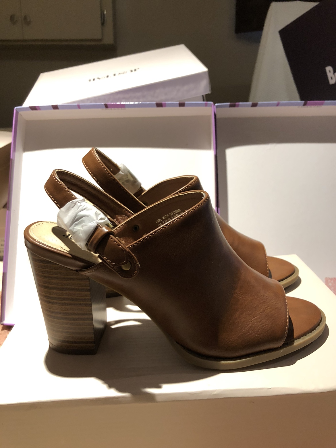 Woman's shoes - photo 2