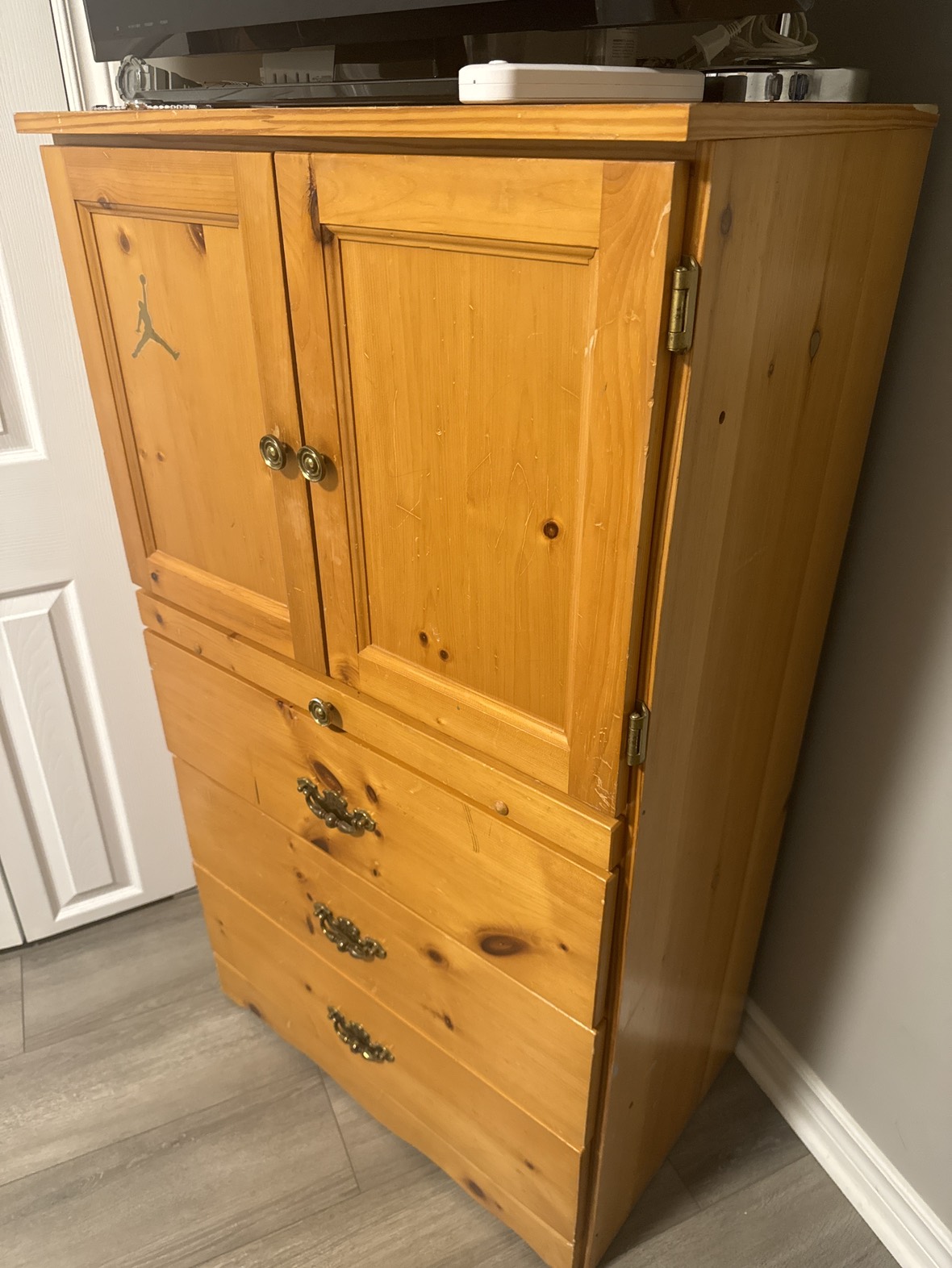 Moving out sale - 3 draw chest of draw - photo 2