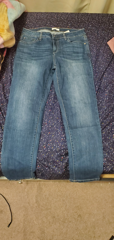 *New* women's size 8 Jeans thumbnail