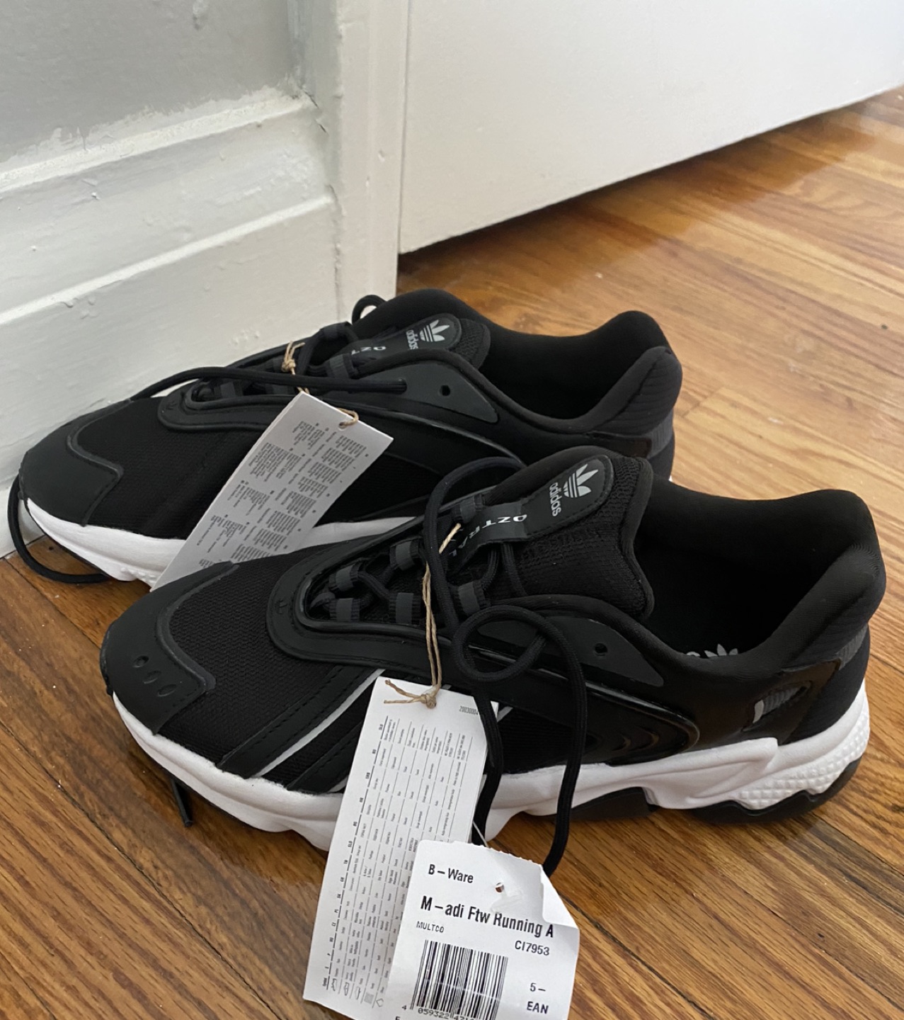 Adidas Women’s Originals Oztral trainers in black and white - photo 3