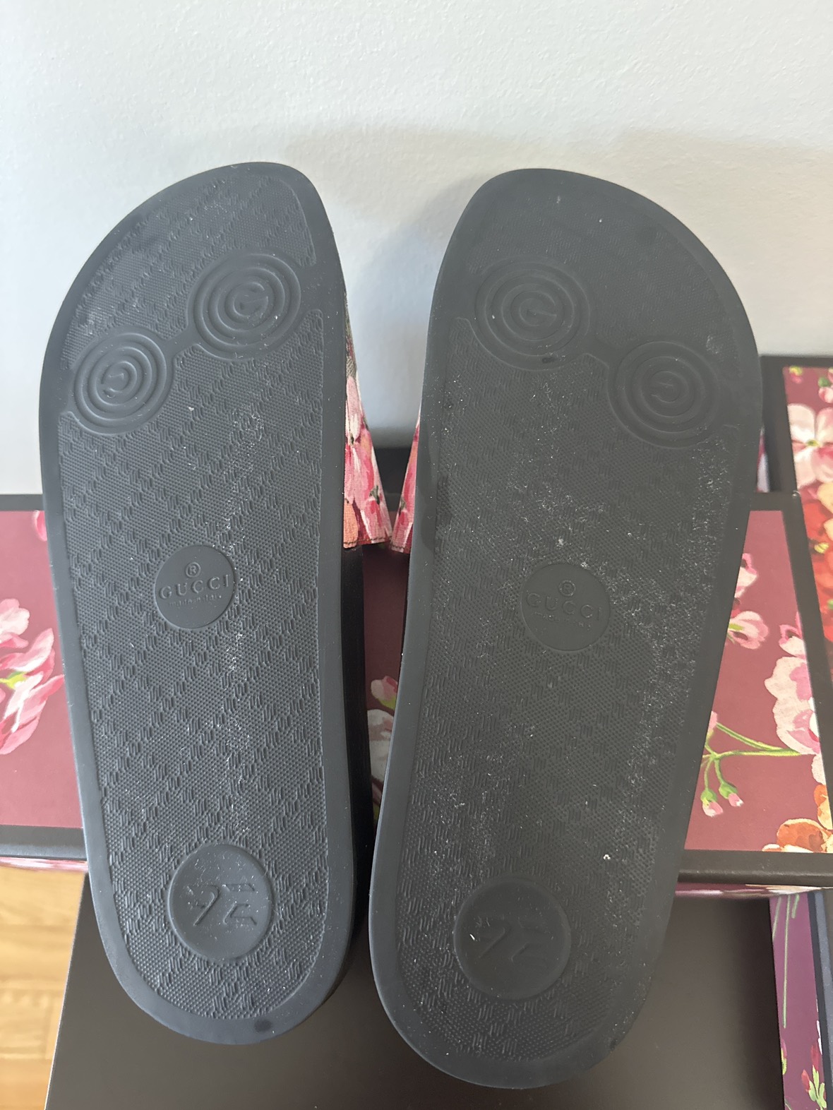 Gucci GG SUPREME ST. BLOOMS PLACE SLIDE SANDAL image indicator(3)