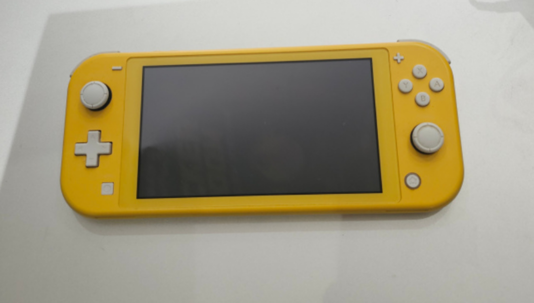 Nintendo Switch Lite - Yellow (Used/Like New) thumbnail