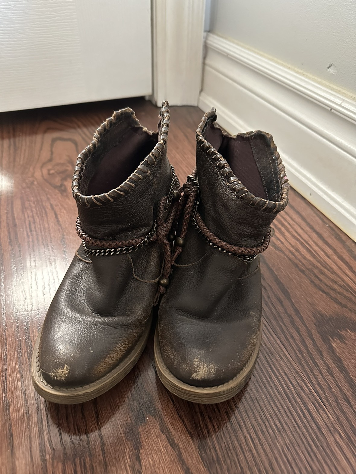 Leather boots with heart chain • made in Spain • size 36 EU image indicator(2)