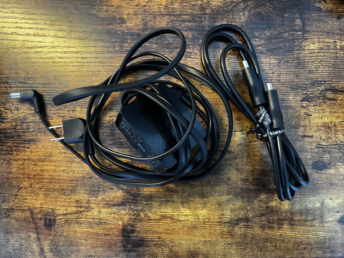 Samsung 24" monitor with box image indicator(5)