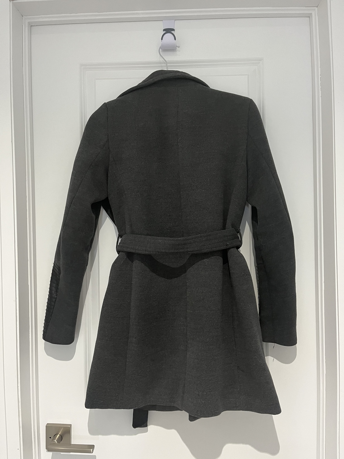 Vero Moda Black Coat with Belt image indicator(3)