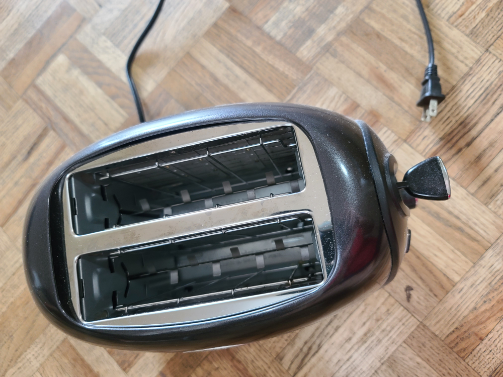 [MOVE OUT SALE] Oster 2 slice toaster - photo 4