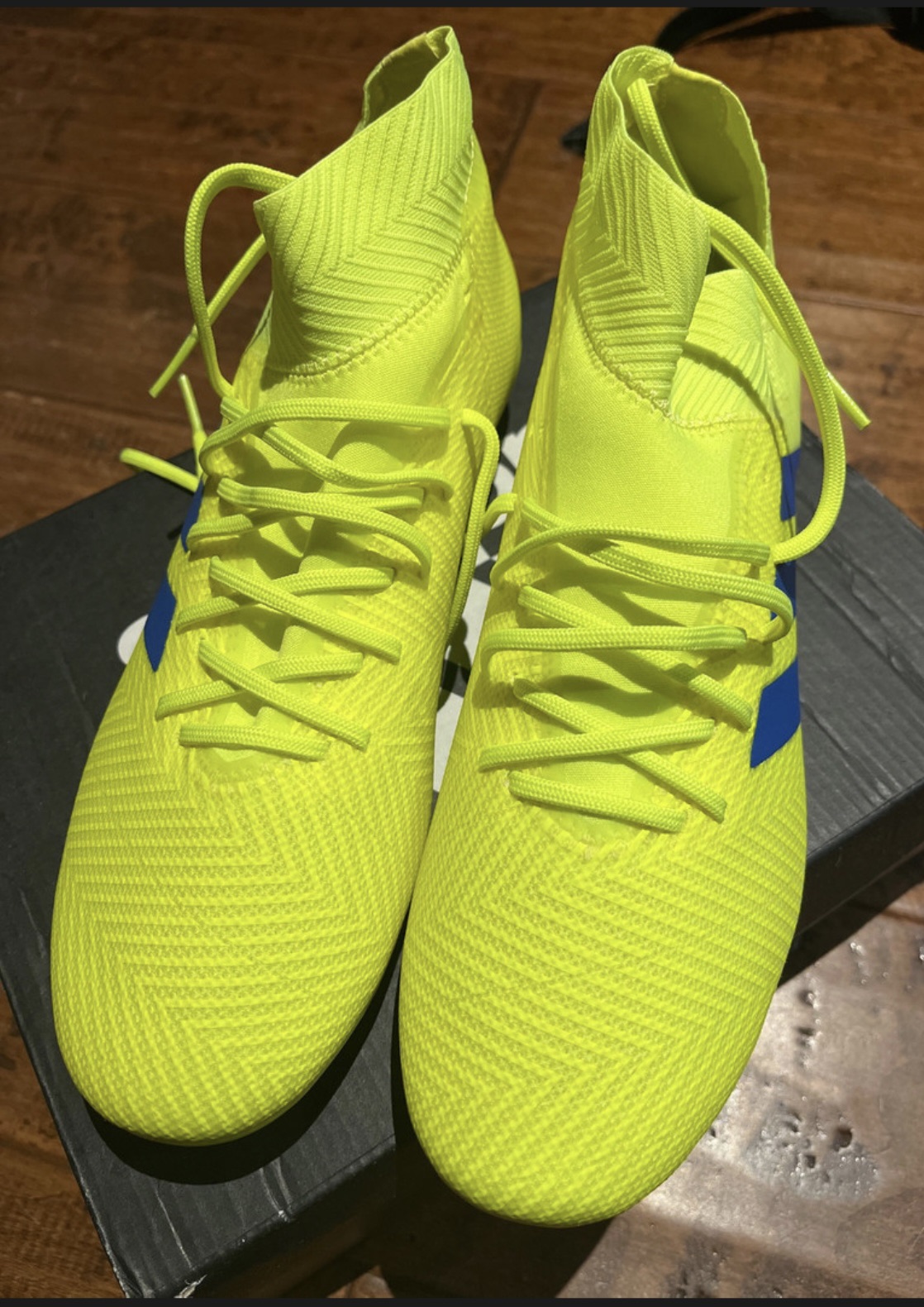 Adidas soccer cleats US 8 brand new