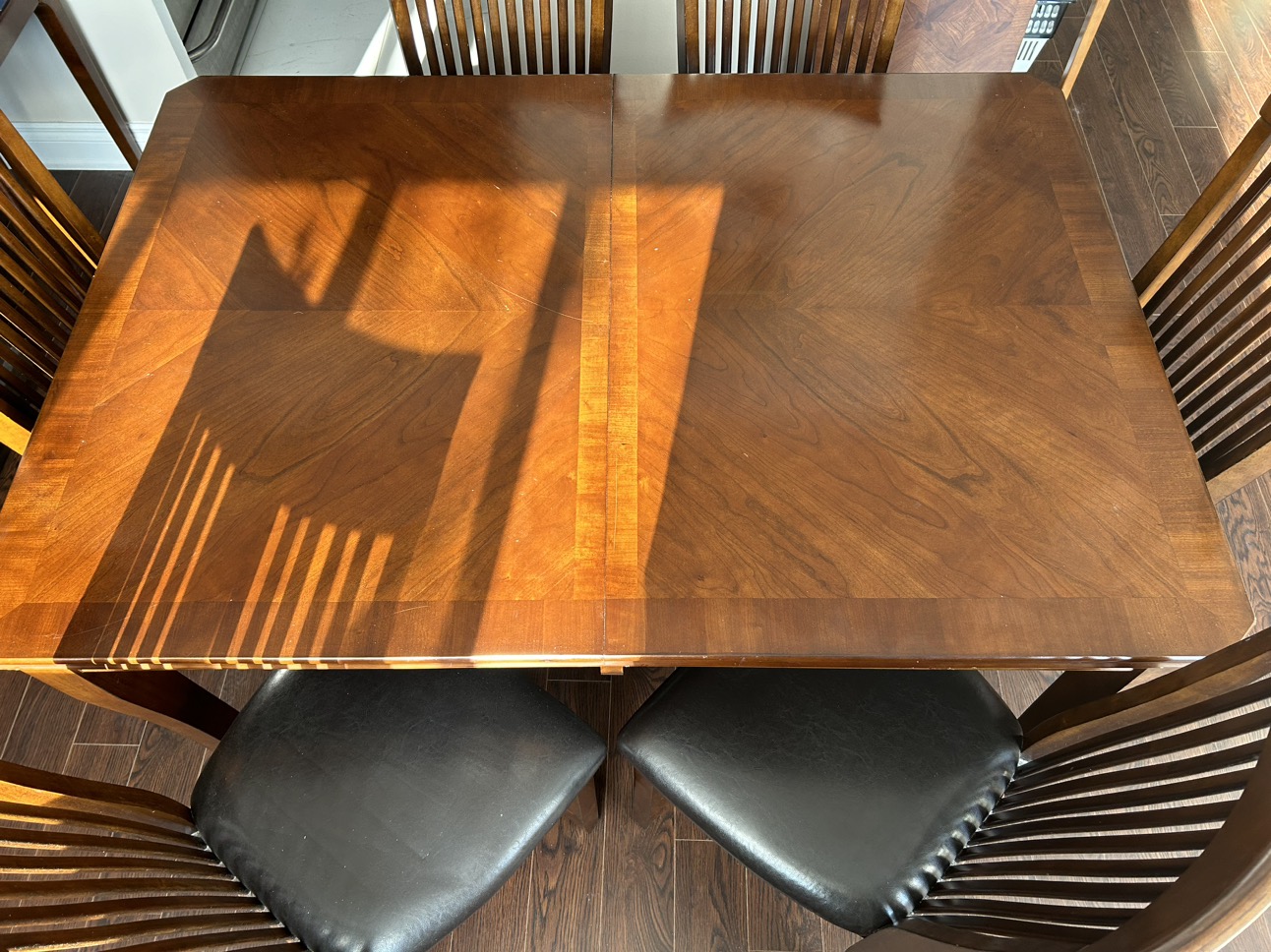 Dining room table image indicator(3)