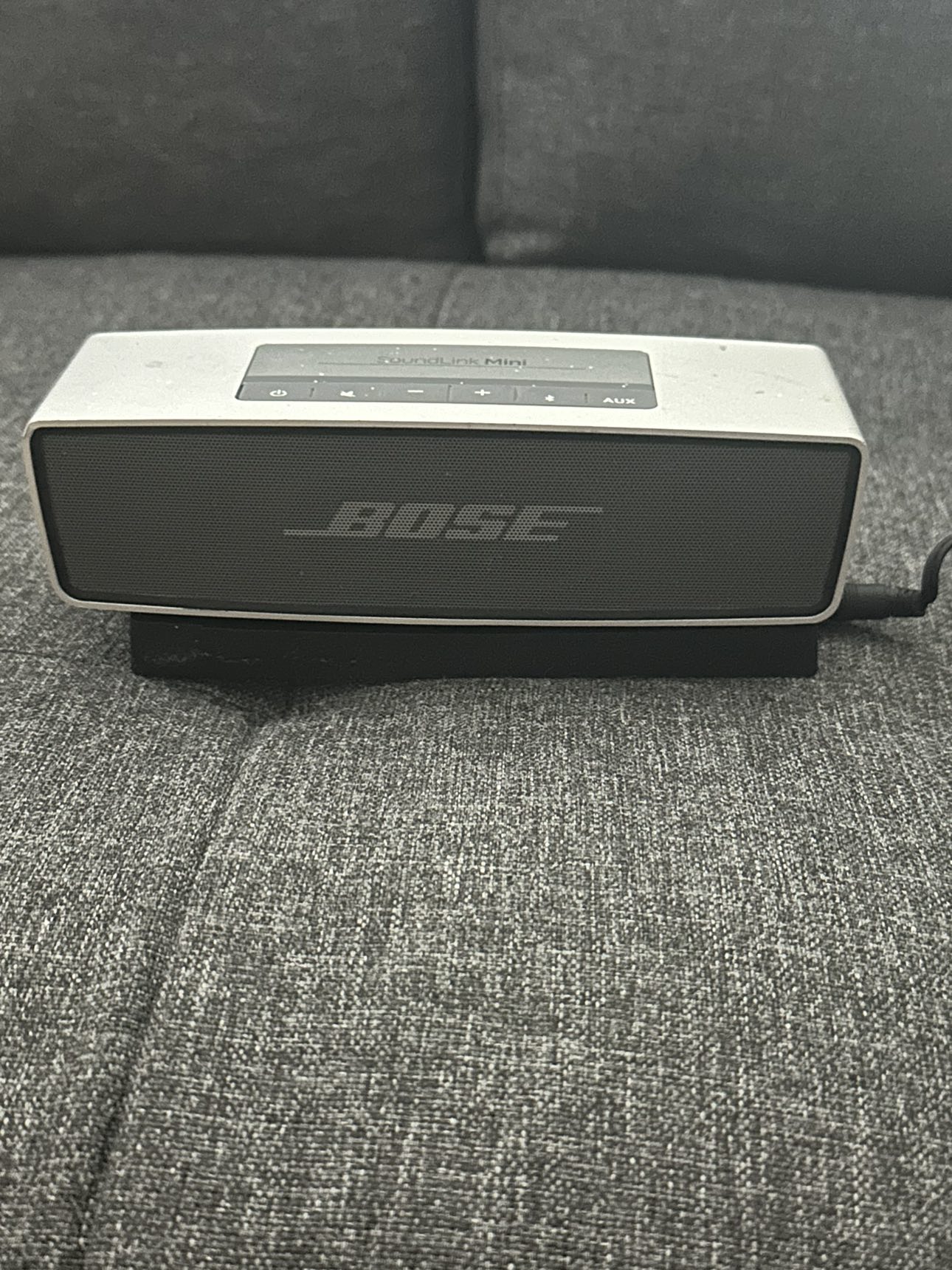 7” mini BOSE speaker with charging dock image indicator(2)