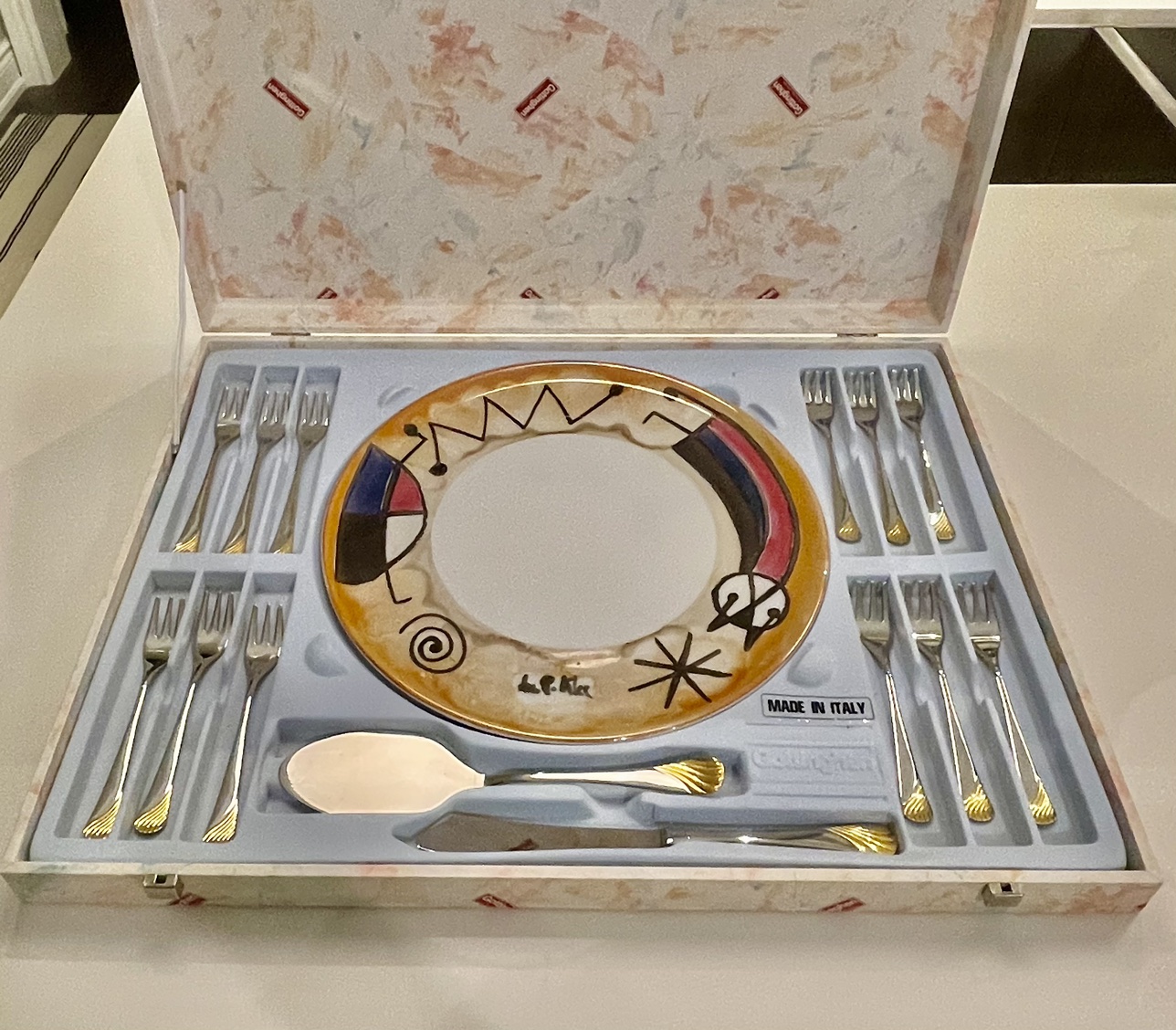 Gottinghen Cake Plate & Silverware Collector Set image indicator(6)