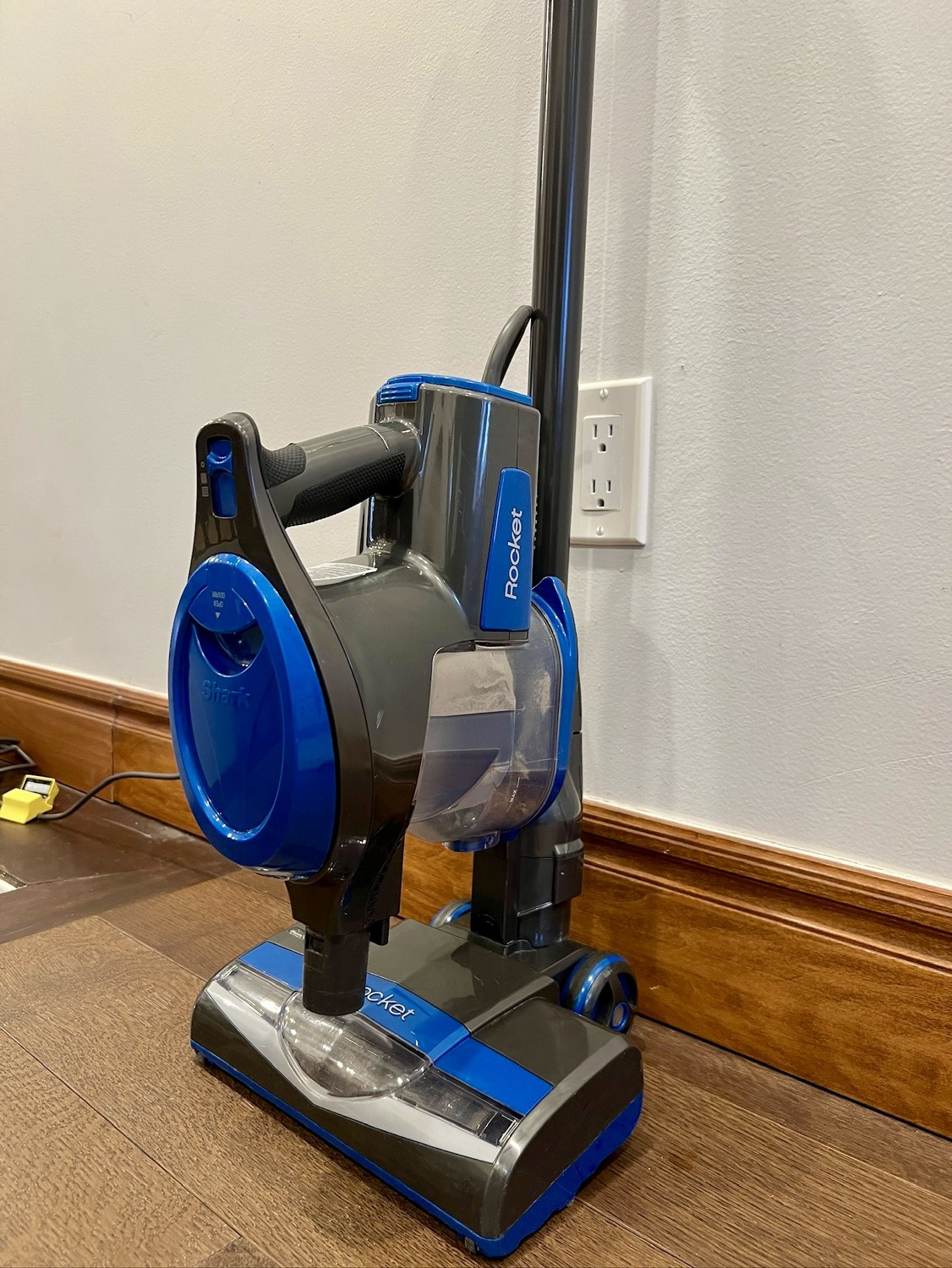 Shark Vacuum Cleaner, Rocket Ultra-Light - photo 4