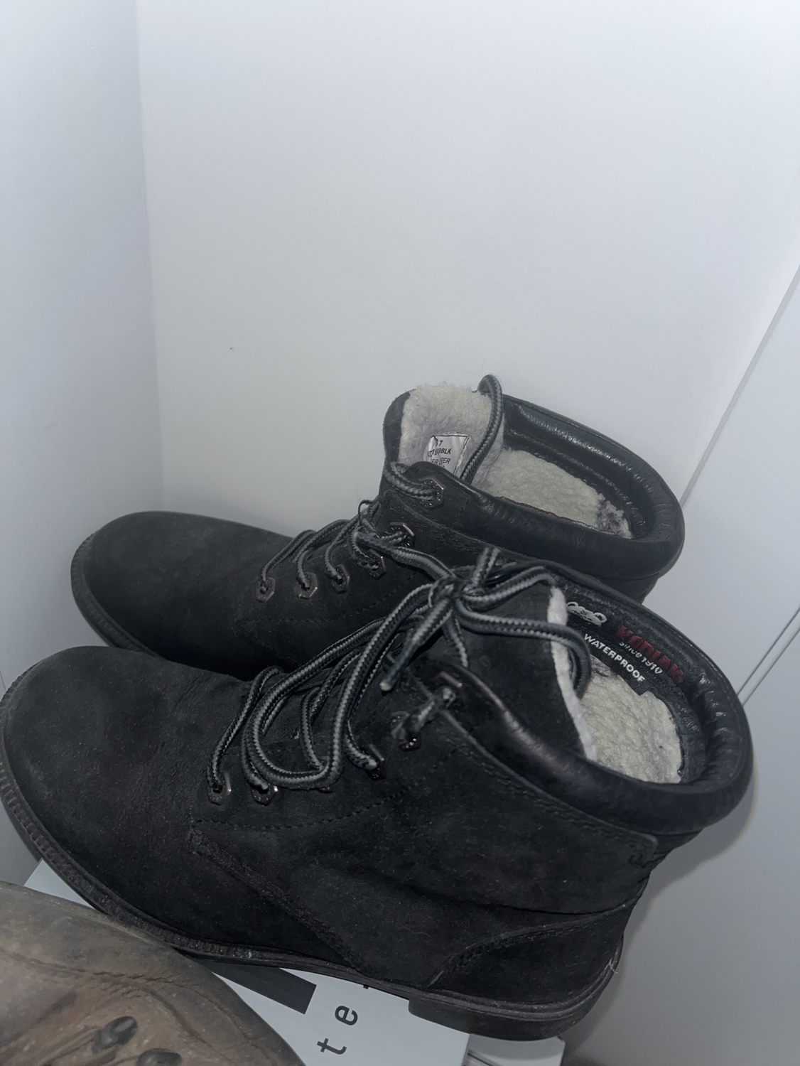 Boots US size 7 for free unisex