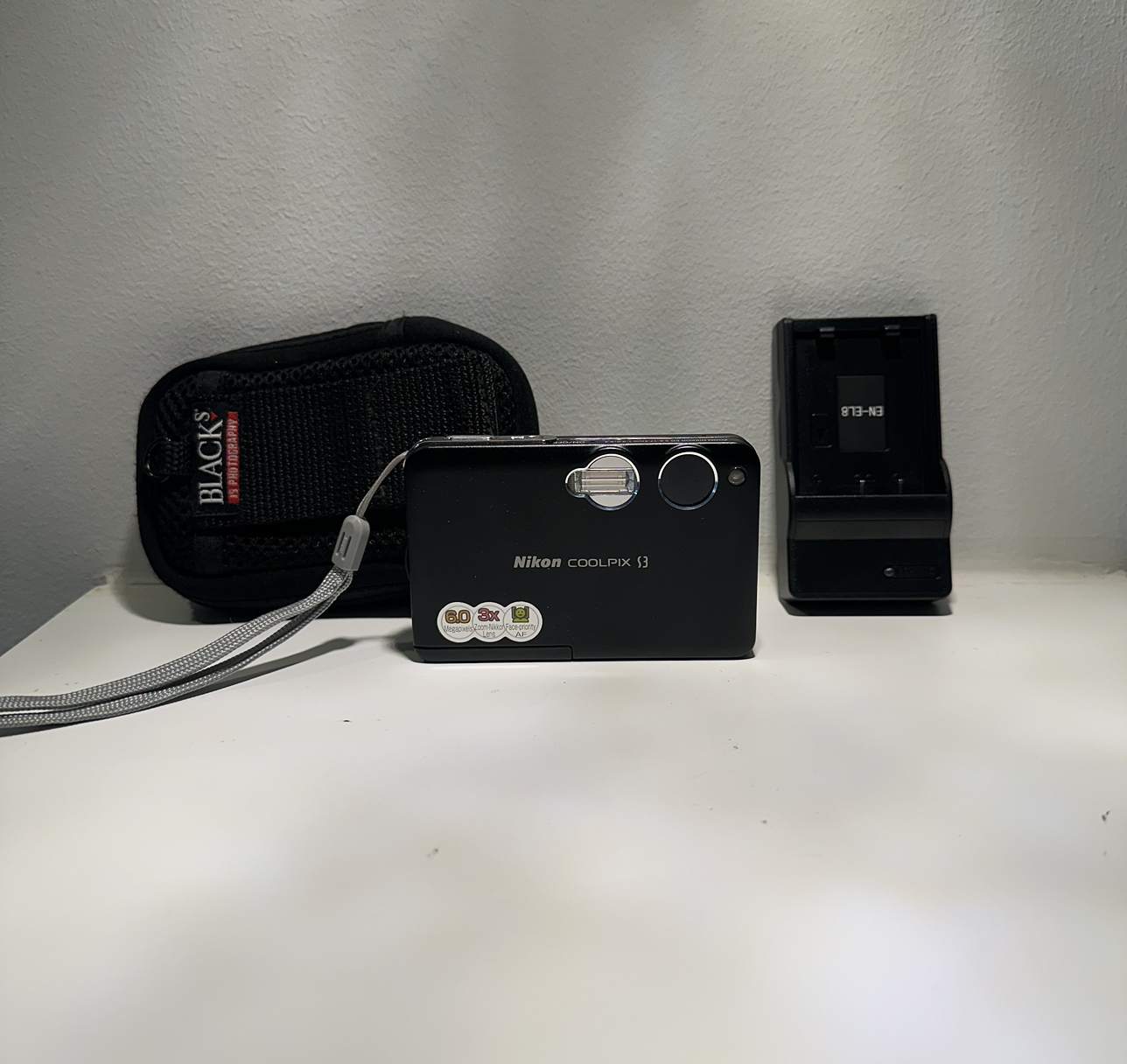 Nikon Coolpix S3 Digital Camera thumbnail
