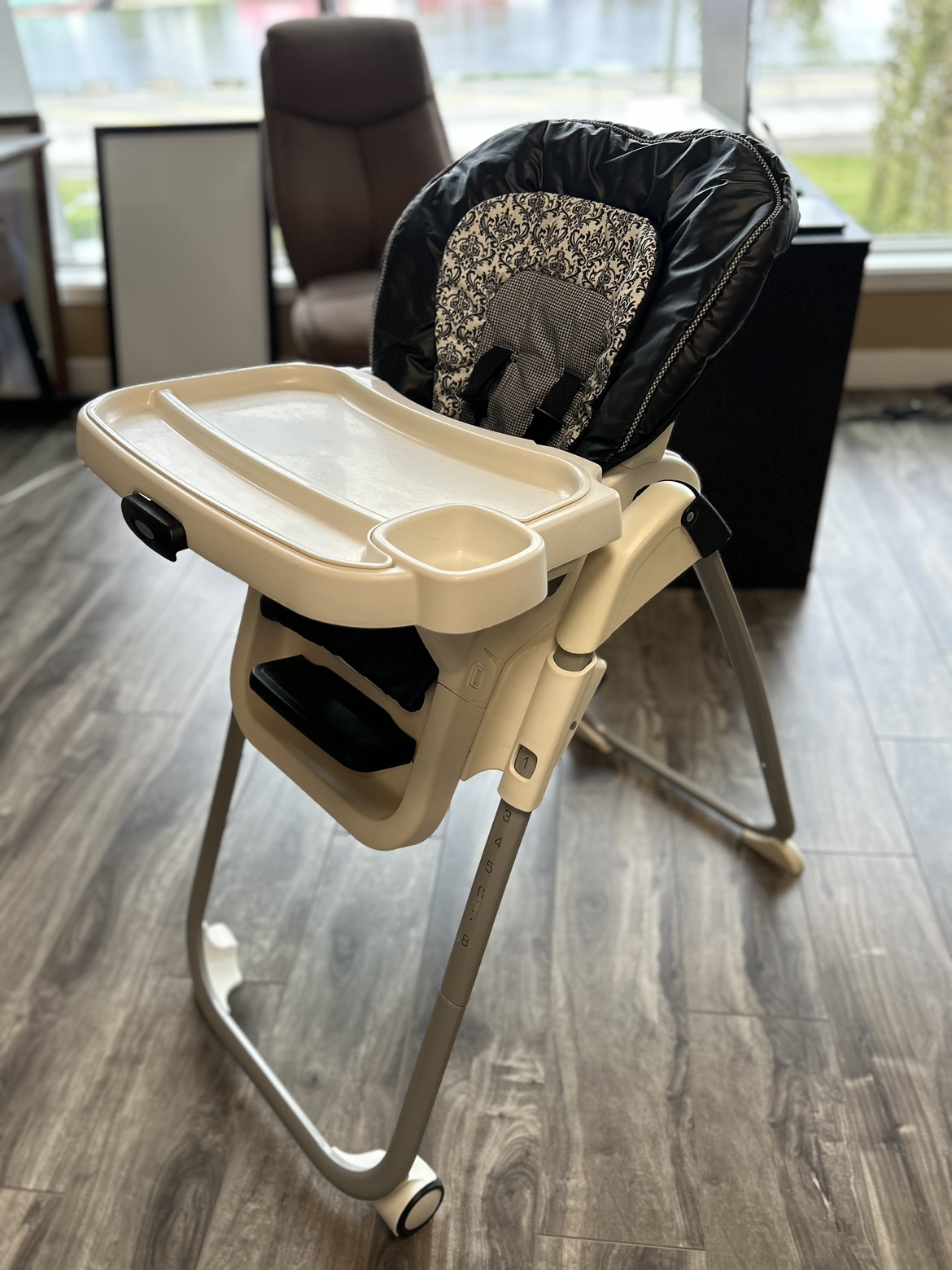 FREE high chair - photo 2