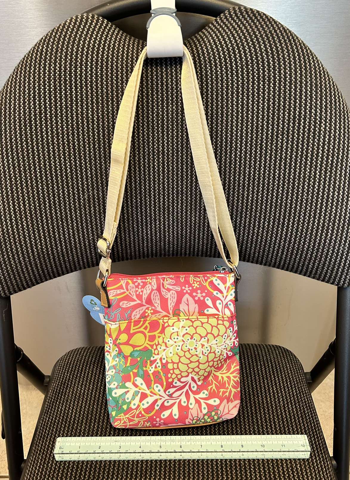 ✨✨ Lily Bloom Crossbody 8”X 7”X 2” image indicator(4)