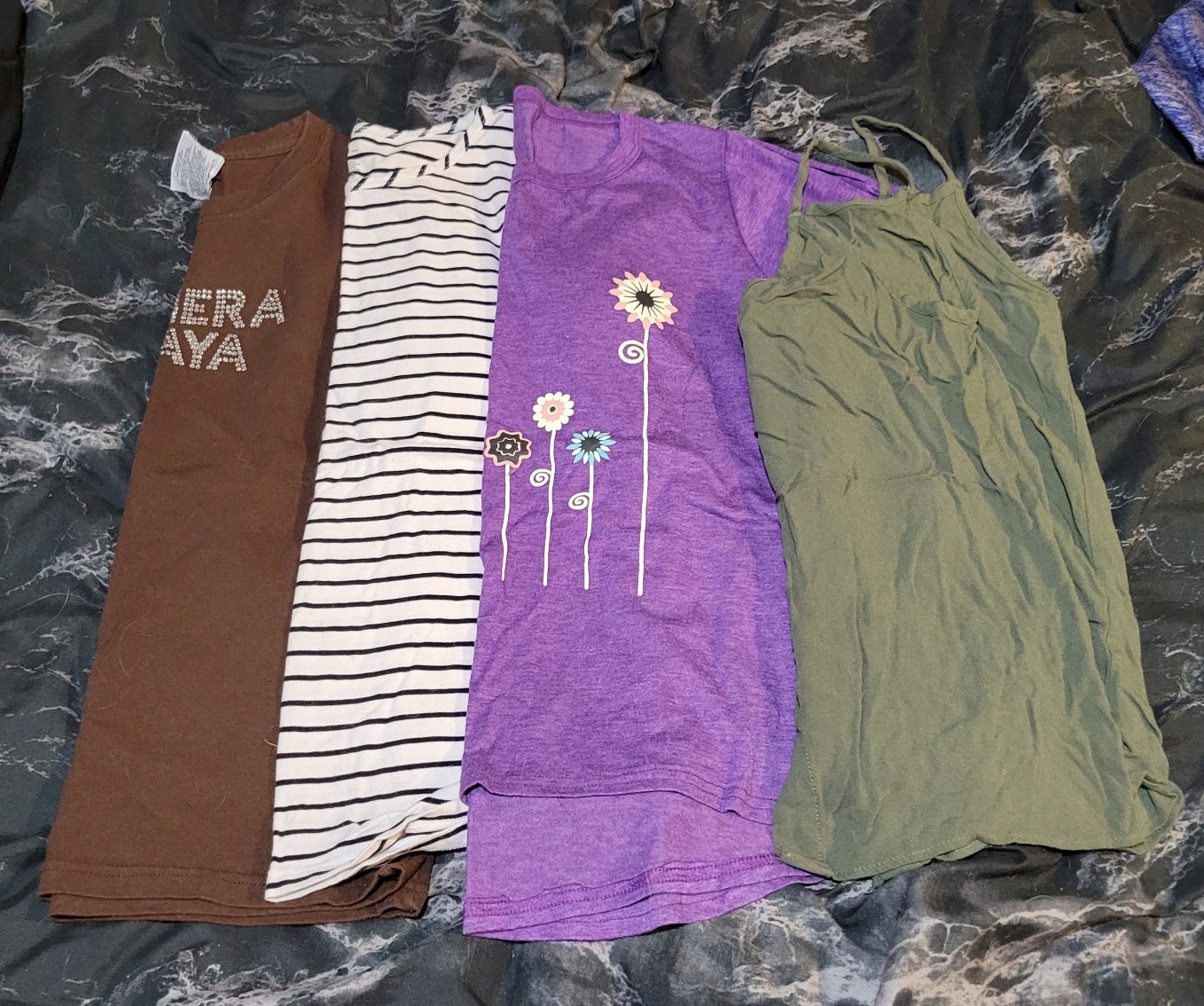 Ladies medium clothes image indicator(3)