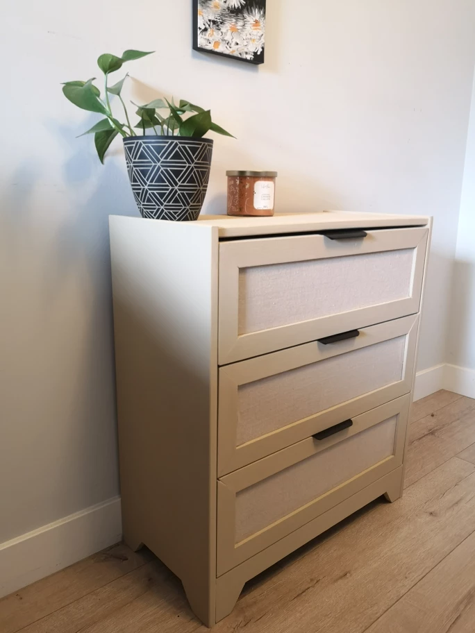 Small Dresser/Livingroom/entryway piece