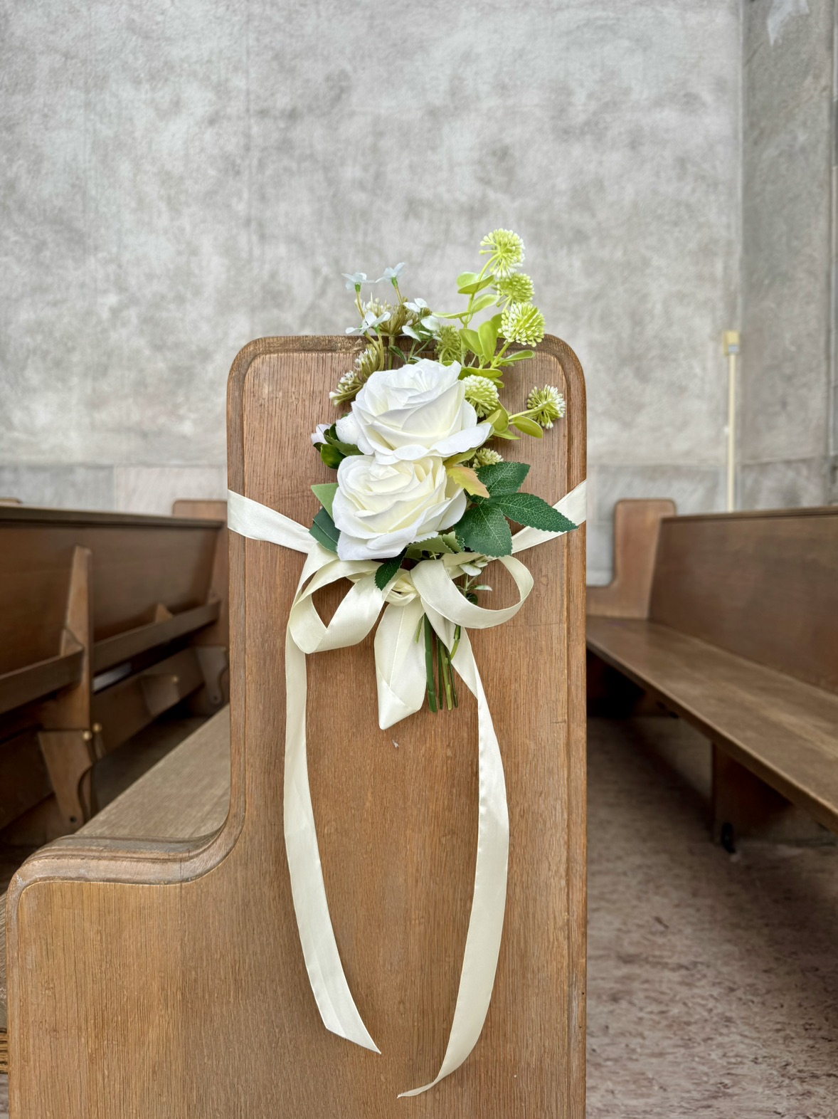 Pew flowers for wedding decor - photo 2