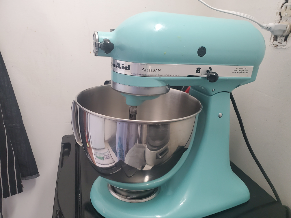 kitchen Aid 5 quart Tilt head stand mixer - photo 5